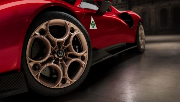 Alfa Romeo 33 Stradale : La Beauté Essentielle